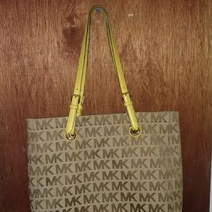 Michael Kors Jet Set Biege Jaquard Tote
